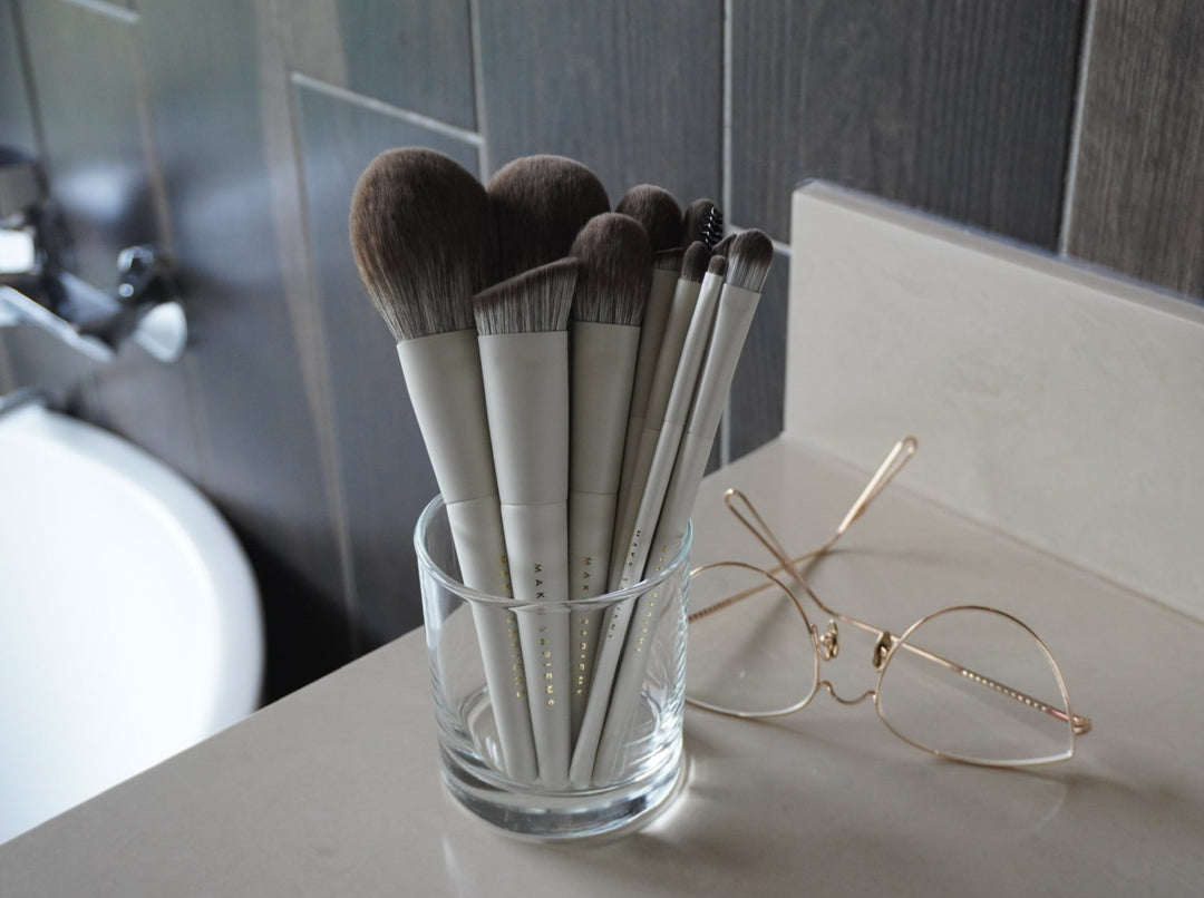 Vegan makeup brush set of 12 (shipping included)