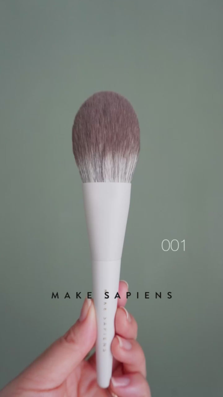 パウダーブラシ／001